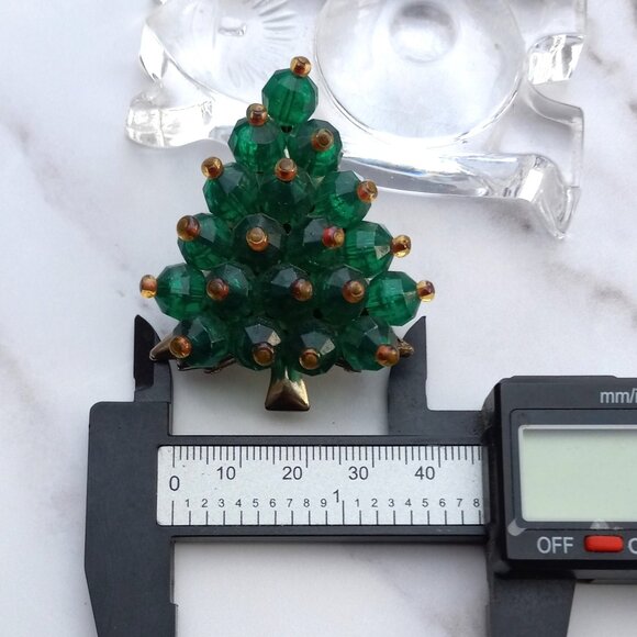 Christmas Tree Brooch Faceted Green Beads w Red Toppers 1960s - Picture 11 of 11